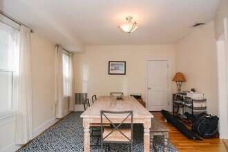 17 Athens St in Cambridge, MA - Foto de edificio - Building Photo