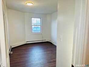 470 Wood Ave in Bridgeport, CT - Building Photo - Building Photo