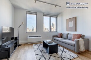 550 W 54th St in New York, NY - Building Photo