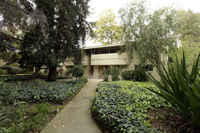 1117 N Stoneman Ave in Alhambra, CA - Foto de edificio - Building Photo