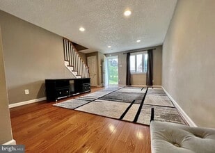 937 Grant Rd in Folcroft, PA - Building Photo - Building Photo