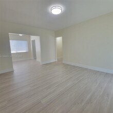 2140 Biarritz Dr-Unit -4 in Miami Beach, FL - Building Photo - Building Photo