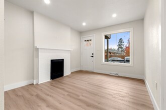 704 E Dakota Ave in Denver, CO - Foto de edificio - Building Photo