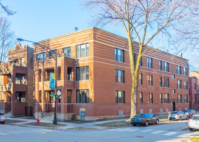 822-824 N Oakley Blvd