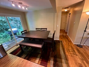5640 23rd Ave SW in Seattle, WA - Foto de edificio - Building Photo