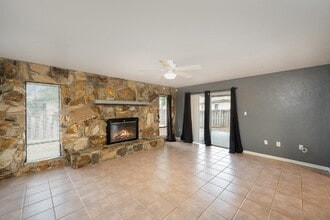 696 Las Palmas Way in Melbourne, FL - Foto de edificio - Building Photo