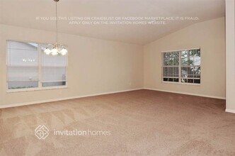 12069 Warwick Cir in Parrish, FL - Foto de edificio - Building Photo