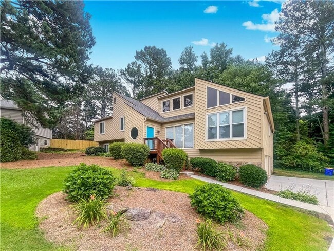 2010 Shadow Bluff Ct NE