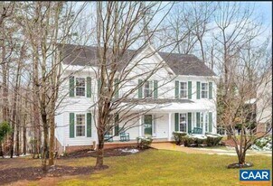 1150 River Oaks Ln in Charlottesville, VA - Building Photo