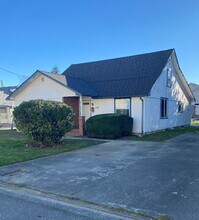 138 E Orange Ave in Burlington, WA - Building Photo - Building Photo