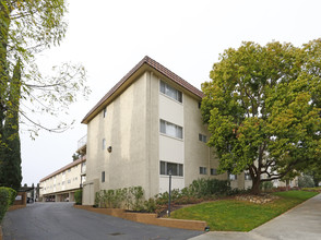 Villa Collina Apartments in San Jose, CA - Building Photo - Building Photo