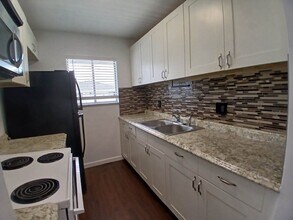 206 E Tiffany Dr in West Palm Beach, FL - Building Photo - Building Photo