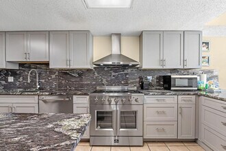 1007 W Beach Blvd in Gulf Shores, AL - Building Photo - Building Photo