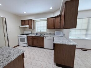 1817 Altoona Ct in Schaumburg, IL - Building Photo - Building Photo