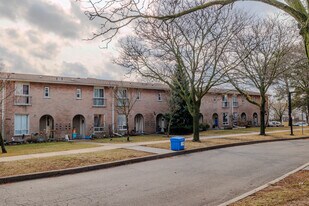 1217-1249 Dundix Rd in Mississauga, ON - Building Photo