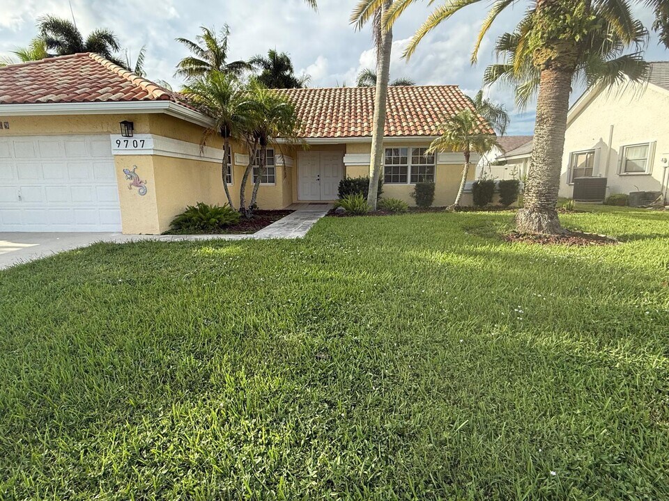 9707 Sun Pointe Dr in Boynton Beach, FL - Building Photo
