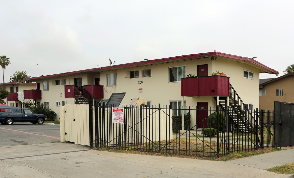 700-800 S Weitzel St in Oceanside, CA - Building Photo