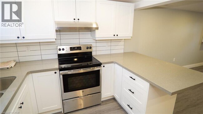 5 Woodelm Dr in St Catharines, ON - Building Photo - Building Photo
