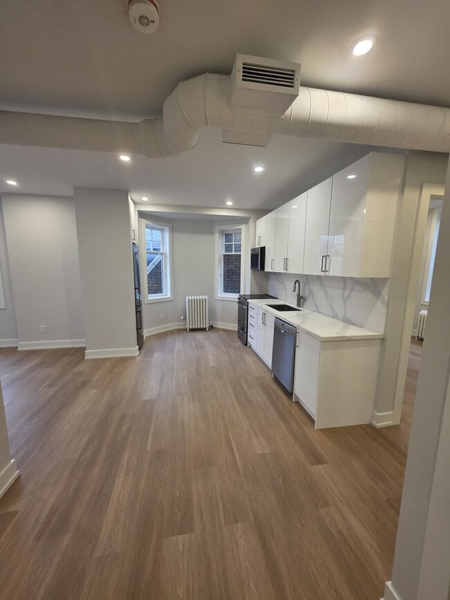 592-596 Church St & 67-71 Gloucester St