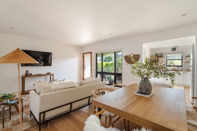 1943 12th St, Unit 2 in Santa Monica, CA - Building Photo - Building Photo