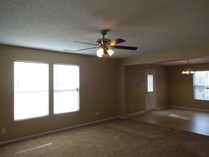 489 Bourneside Dr in Greenfield, IN - Building Photo - Building Photo