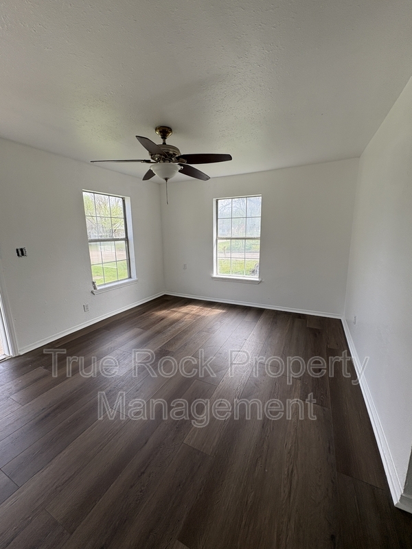 401 W 15th St in Ada, OK - Foto de edificio - Building Photo