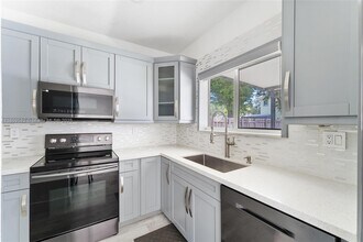 379 NE 31st Ave in Homestead, FL - Building Photo - Building Photo