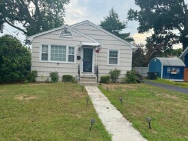 29 Loomis St in Milford, CT - Building Photo