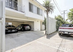 2113 S Orange Dr in Los Angeles, CA - Building Photo - Building Photo