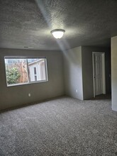 989 Beall Ln in Medford, OR - Building Photo - Building Photo