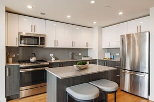 Sawyer Place in Yonkers, NY - Building Photo