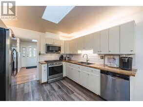 21108 Dewdney Trunk Rd in Maple Ridge, BC - Building Photo - Building Photo