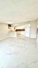 17600 NW 68th Ave in Hialeah, FL - Building Photo - Building Photo