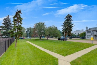 Huntington Townhomes in Edmonton, AB - Building Photo - Building Photo