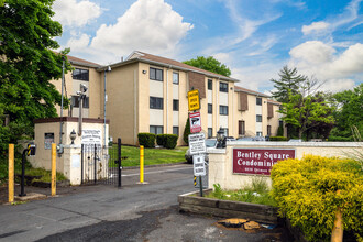 Bentley Square Condominiums in Philadelphia, PA - Foto de edificio - Building Photo
