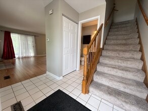 370 Sandhurst Ln in South Elgin, IL - Building Photo - Building Photo