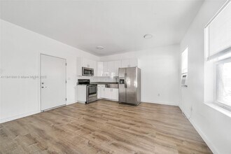 402 NW 12th Ave in Miami, FL - Building Photo - Building Photo