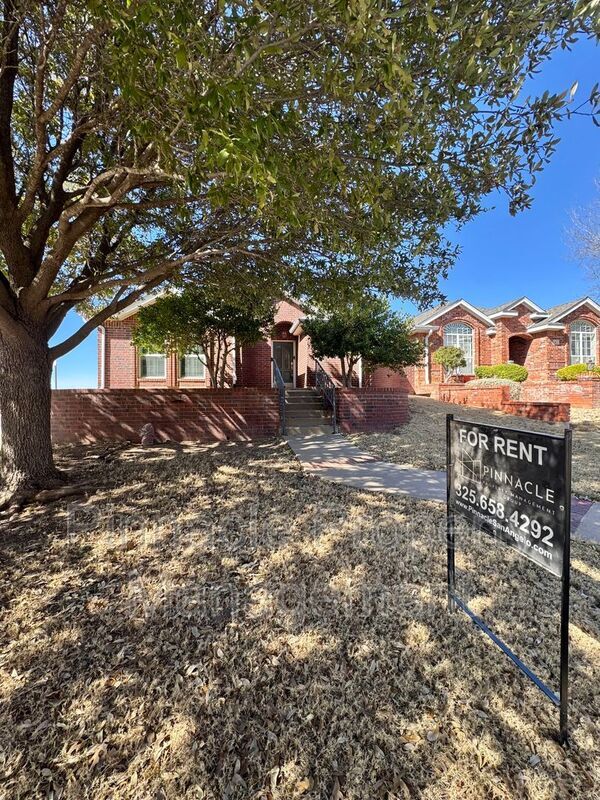 property at 10 Southridge Dr