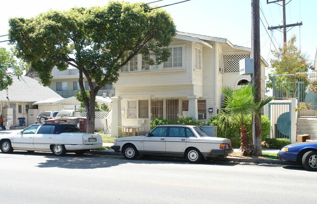 235 N Columbus Ave in Glendale, CA - Building Photo - Building Photo