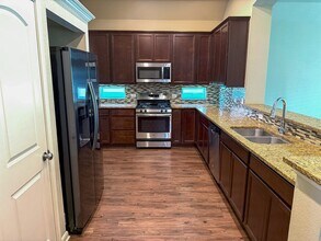 117 Green Haven Dr in Huntsville, TX - Foto de edificio - Building Photo