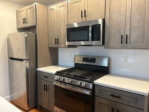 149 Crescent St, Unit 302 in Waltham, MA - Building Photo - Building Photo