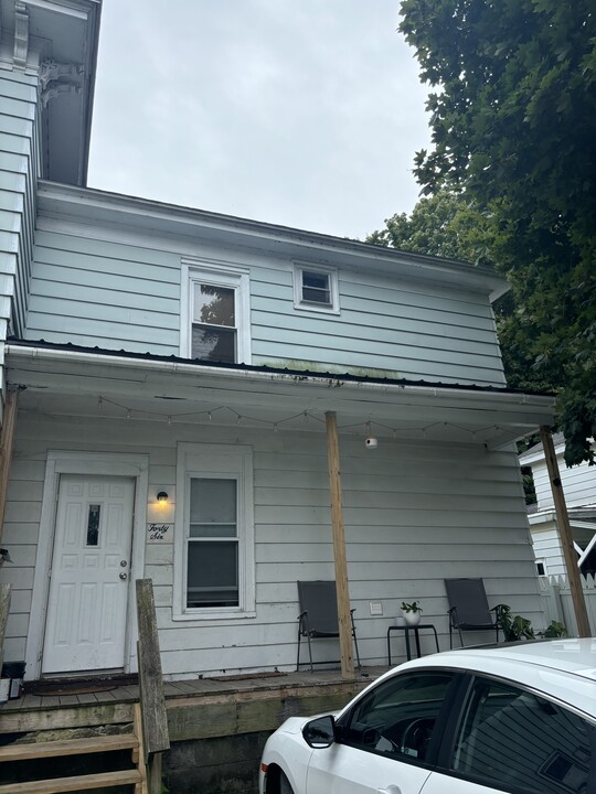 46 W Van Buren St in Oswego, NY - Building Photo