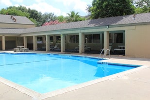 Woods of Brookhollow in San Antonio, TX - Building Photo