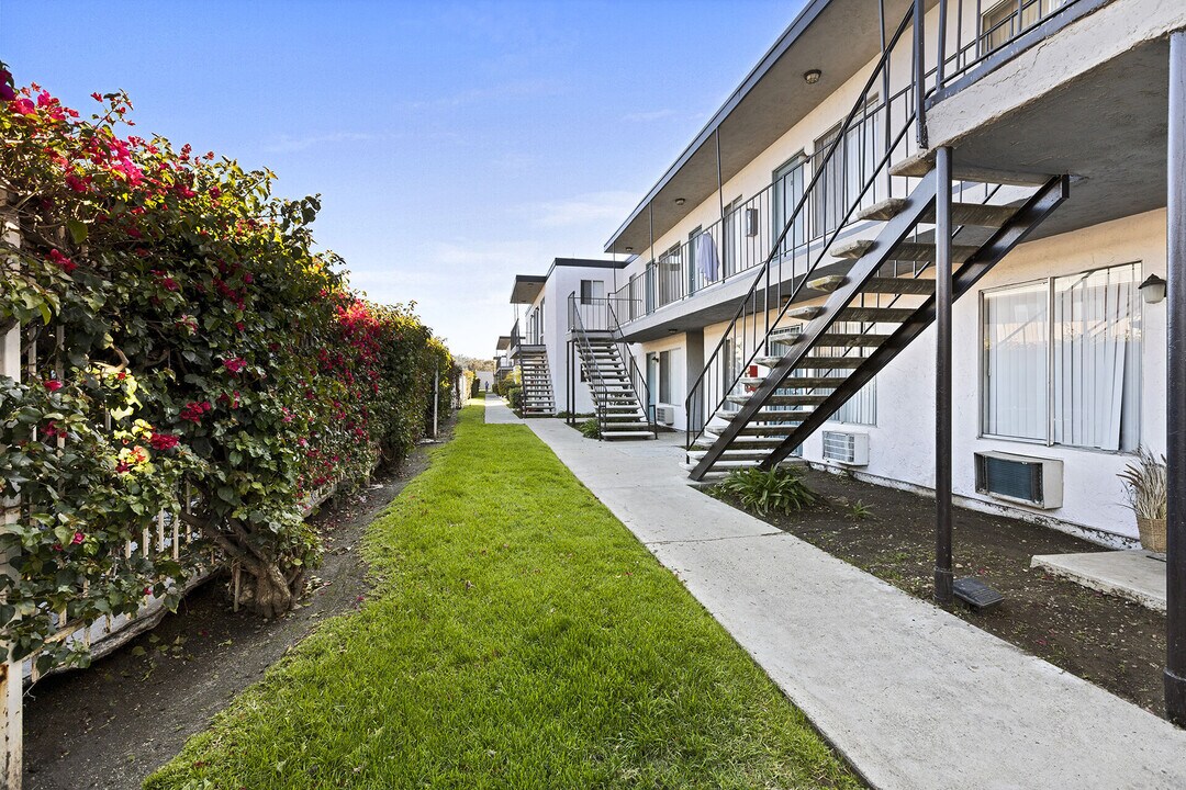 Valle at 9061 Kenwood in Spring Valley, CA - Building Photo