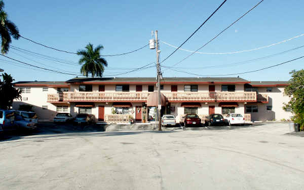 Grandview Apartments in Pompano Beach, FL - Foto de edificio