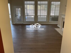 215 Blue Spruce Cir in Alpharetta, GA - Foto de edificio - Building Photo