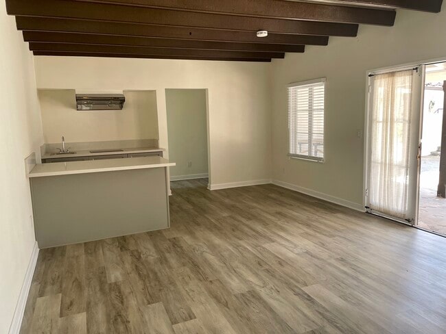 property at 6914 N Vista St