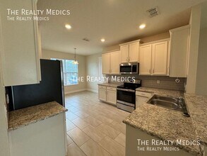 405 Last Tree Dr in DeLand, FL - Building Photo - Building Photo