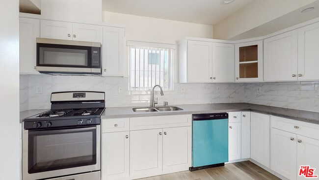 307 Rosemont Ave in Los Angeles, CA - Building Photo - Building Photo