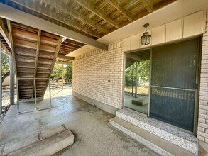 275 Halm Dr in Canyon Lake, TX - Foto de edificio - Building Photo